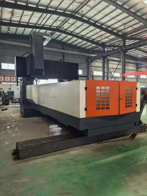 เครื่องกัดแกนต์รี CNC 4 ม. มือสอง พร้อมโต๊ะทำงาน 1800 x 4000 มม. ระบบควบคุม SYNTEC
