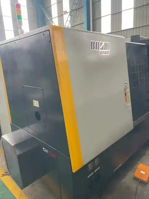 Torno CNC Baoji 7525 de torneado y fresado usado con control FANUC