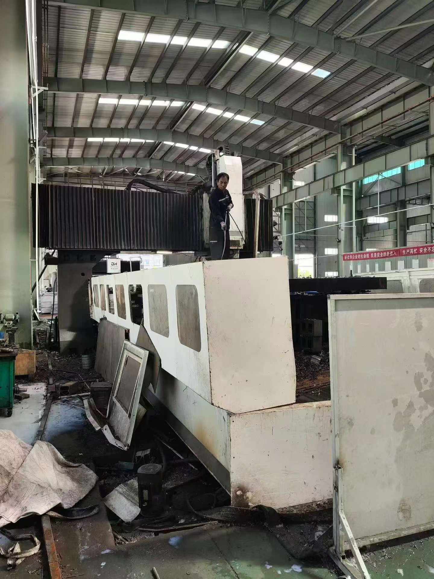 Used CNC Gantry Milling Machine 6039 with Mitsubishi Control photo 2