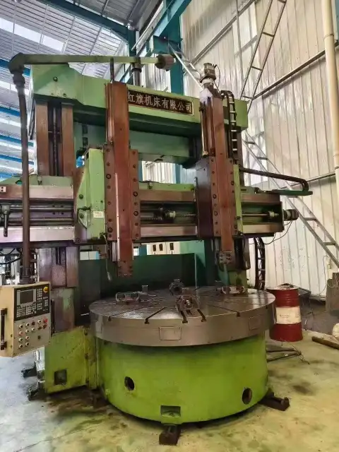 Torno vertical CNC usado con control Siemens