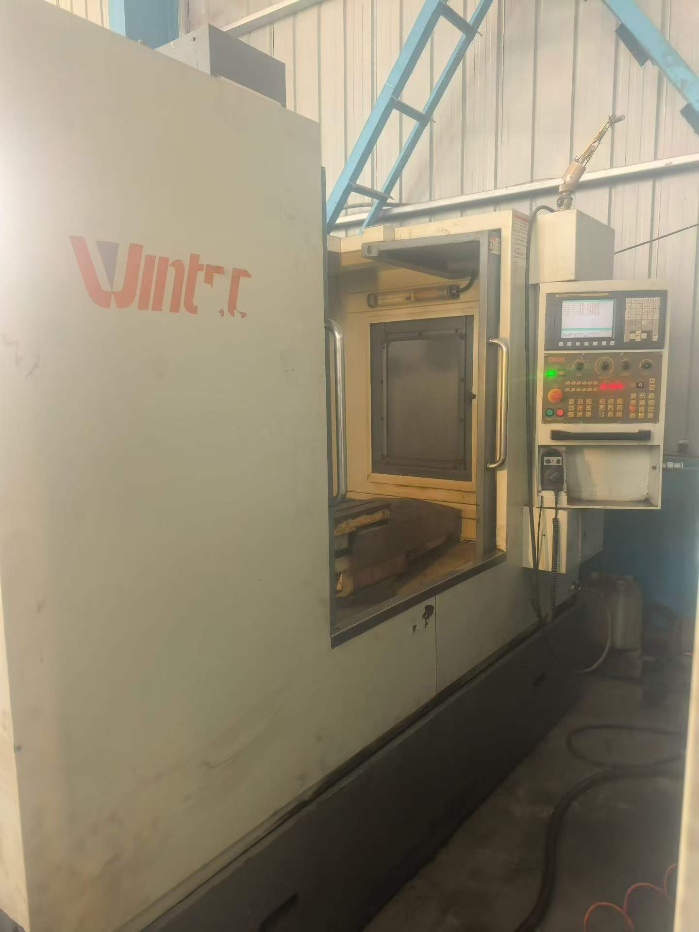 Used Da Qiao 1060 Machining Center with Fanuc MD System photo 2
