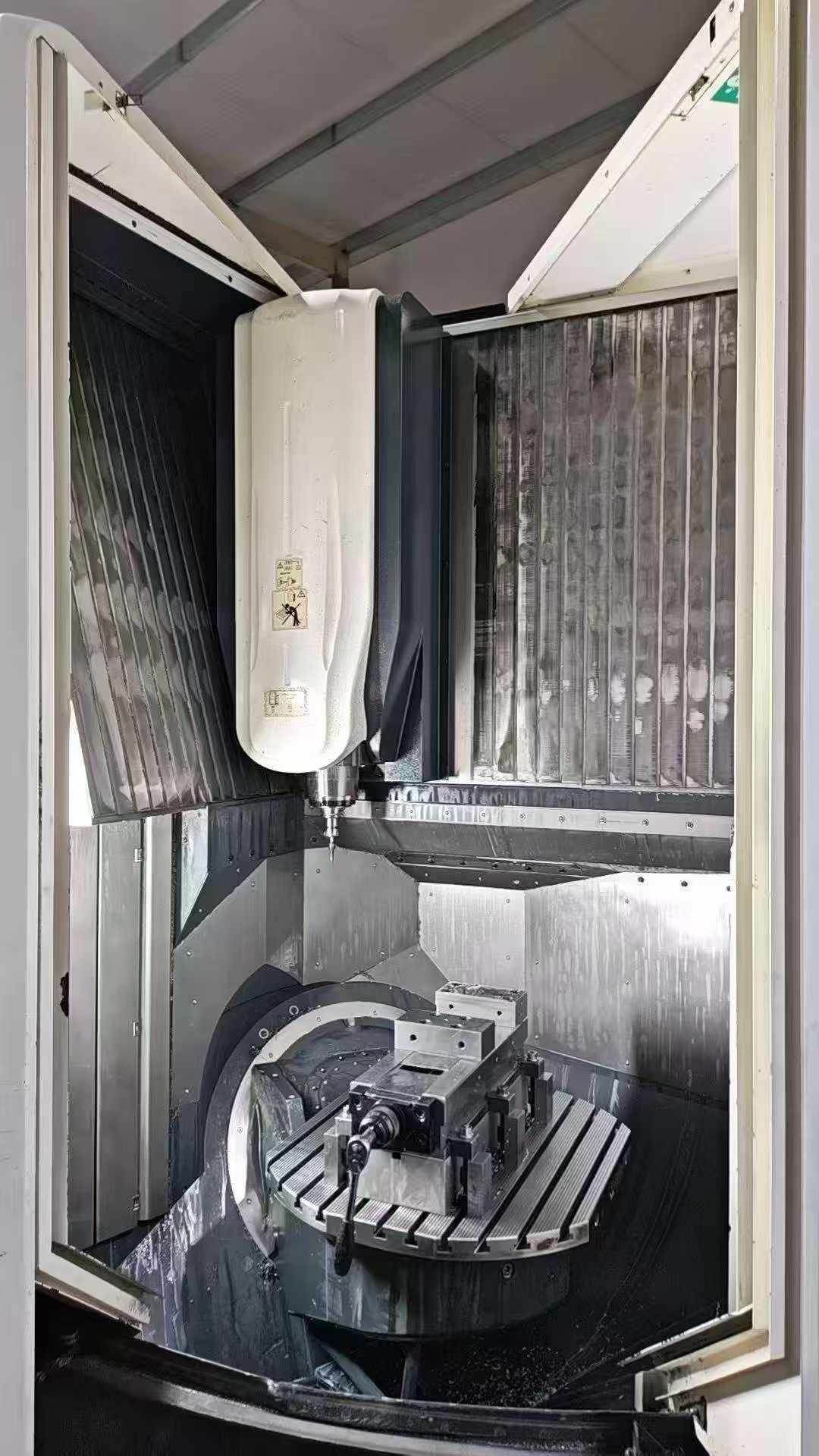 Used DMG MORI DMU 80 evo 5-Axis Machining Center photo 2