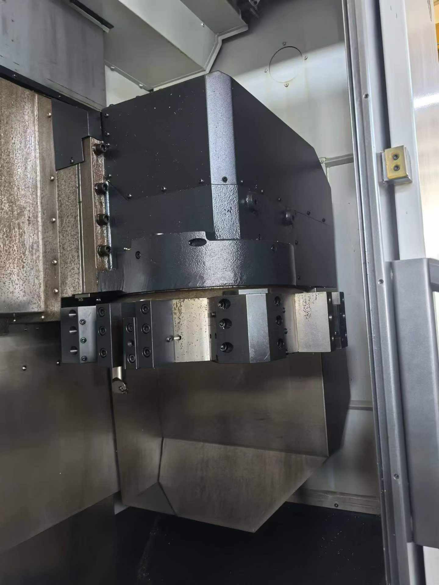Used Doosan 8305 CNC Vertical Lathe photo 3
