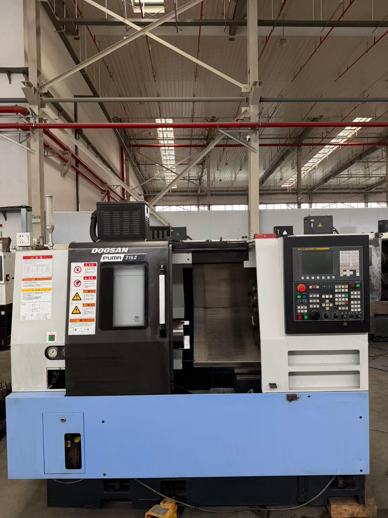 Used Doosan PUMA 215 II CNC Lathe with Fanuc photo 2