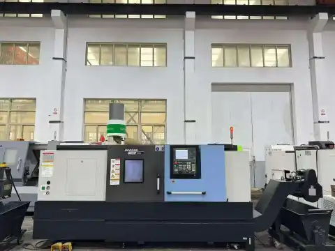 Torno CNC Doosan PUMA 3050 L de bancada inclinada y torreta usado con control FANUC TF Plus