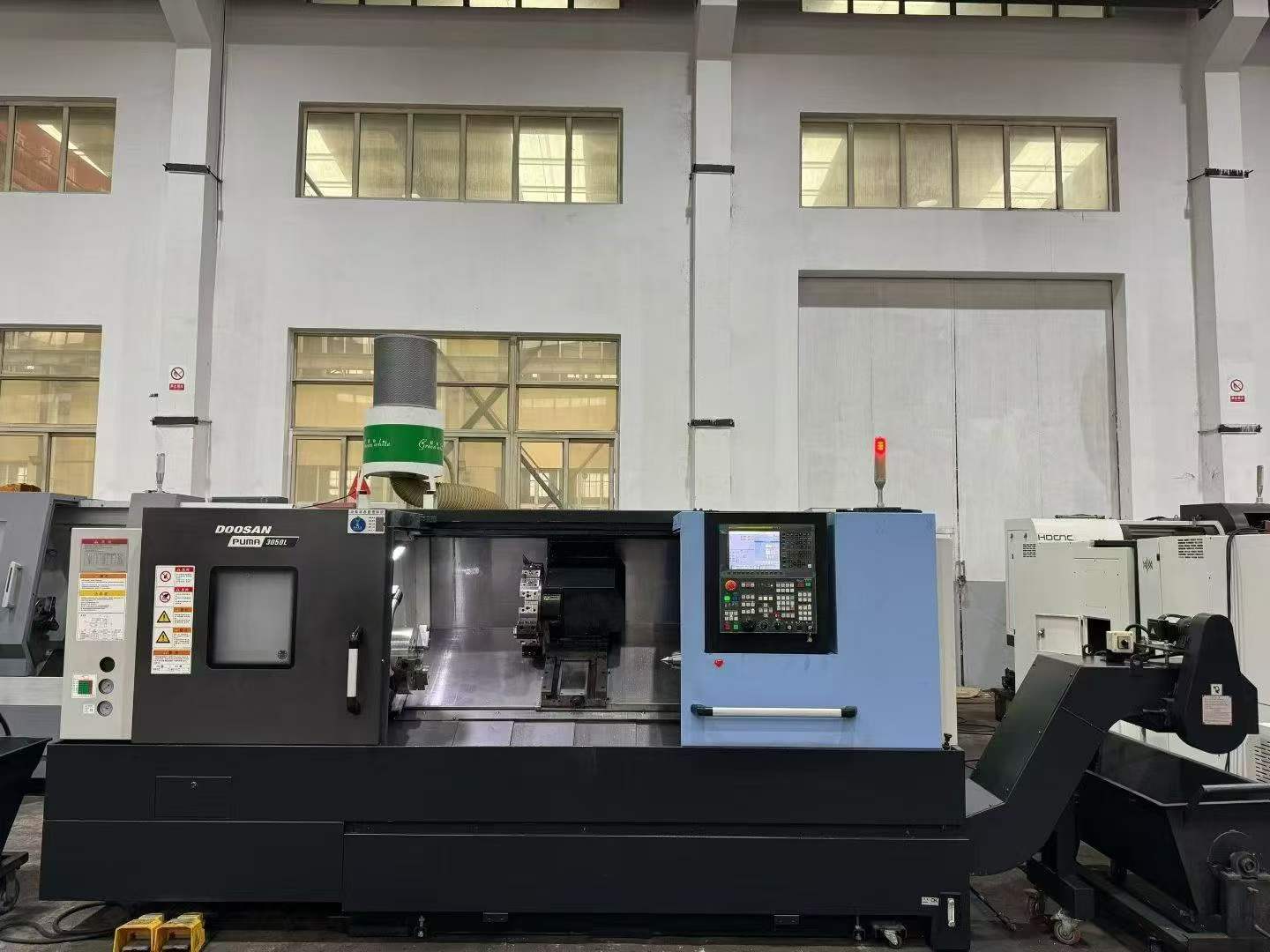 Used Doosan PUMA 3050 L Slant-Bed Turret CNC Lathe with Fanuc TFplus Control photo 2