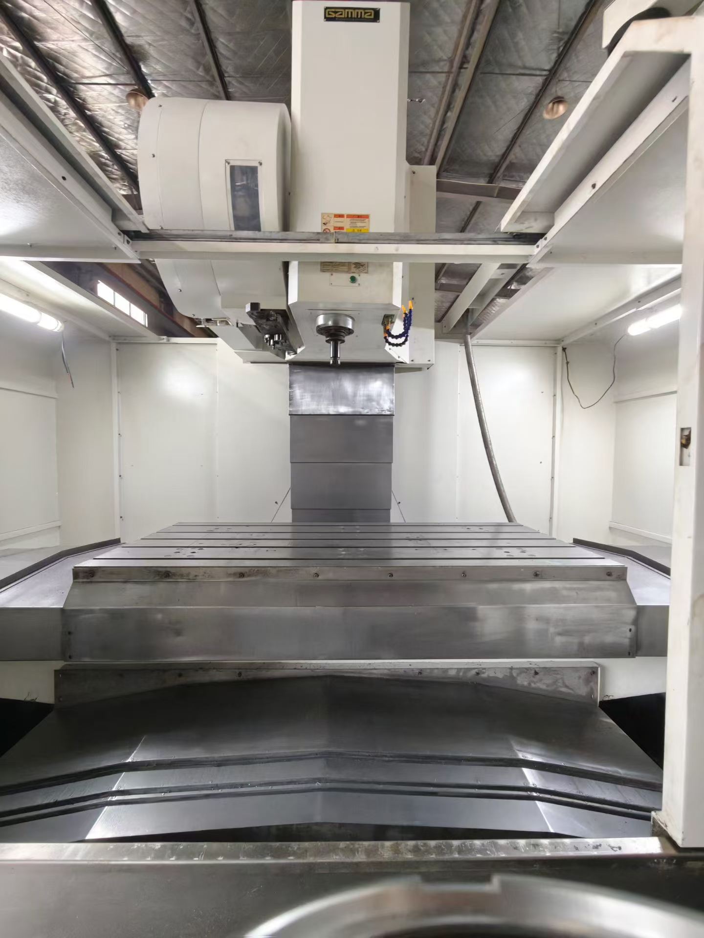 Used Gamma HV 1600 LA Vertical Machining Center photo 4