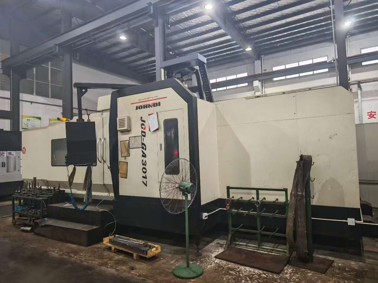 Used Gantry Milling Machine 3017 with Fanuc Control photo 3