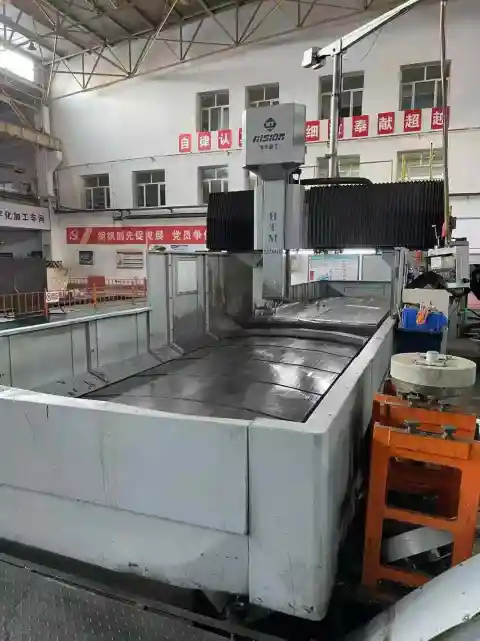 Máquina de fresado de pórtico Haitian 6228 usada con control FANUC 31i