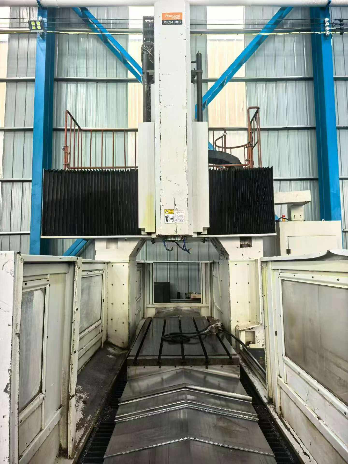 Used Hanchuan 2408 Gantry Boring and Milling Machine with Fanuc MD Control photo 2
