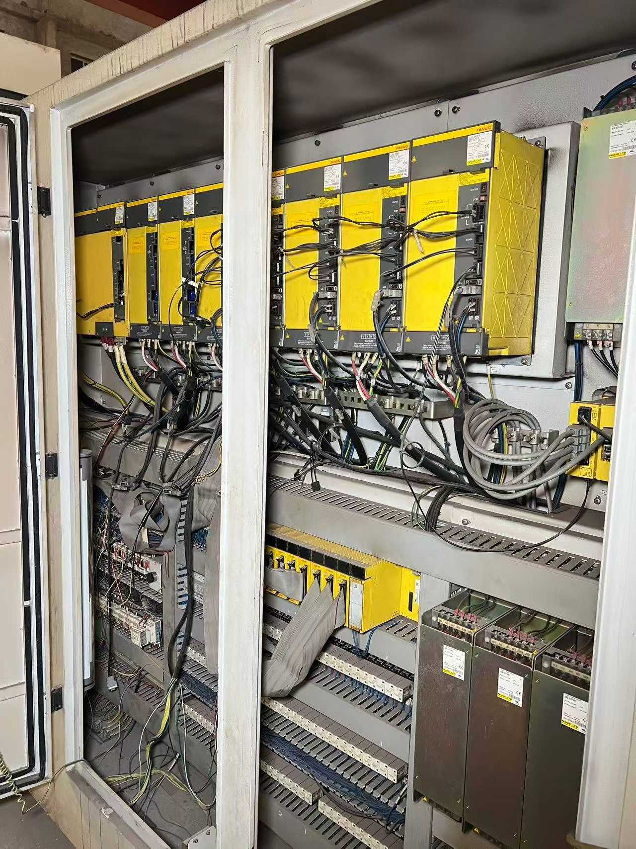Used Hanchuan 6916 Floor-Type Boring and Milling Machine with FANUC 31 i photo 9