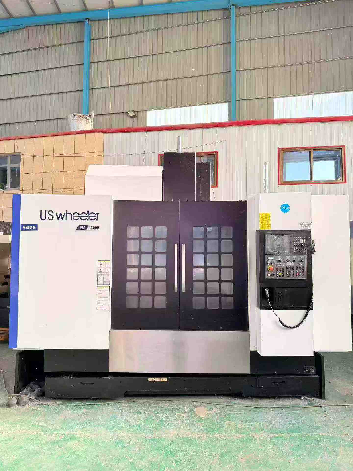 Used Hangzhou Huiler 1300 B Vertical Machining Center with Mitsubishi M 80 photo 2