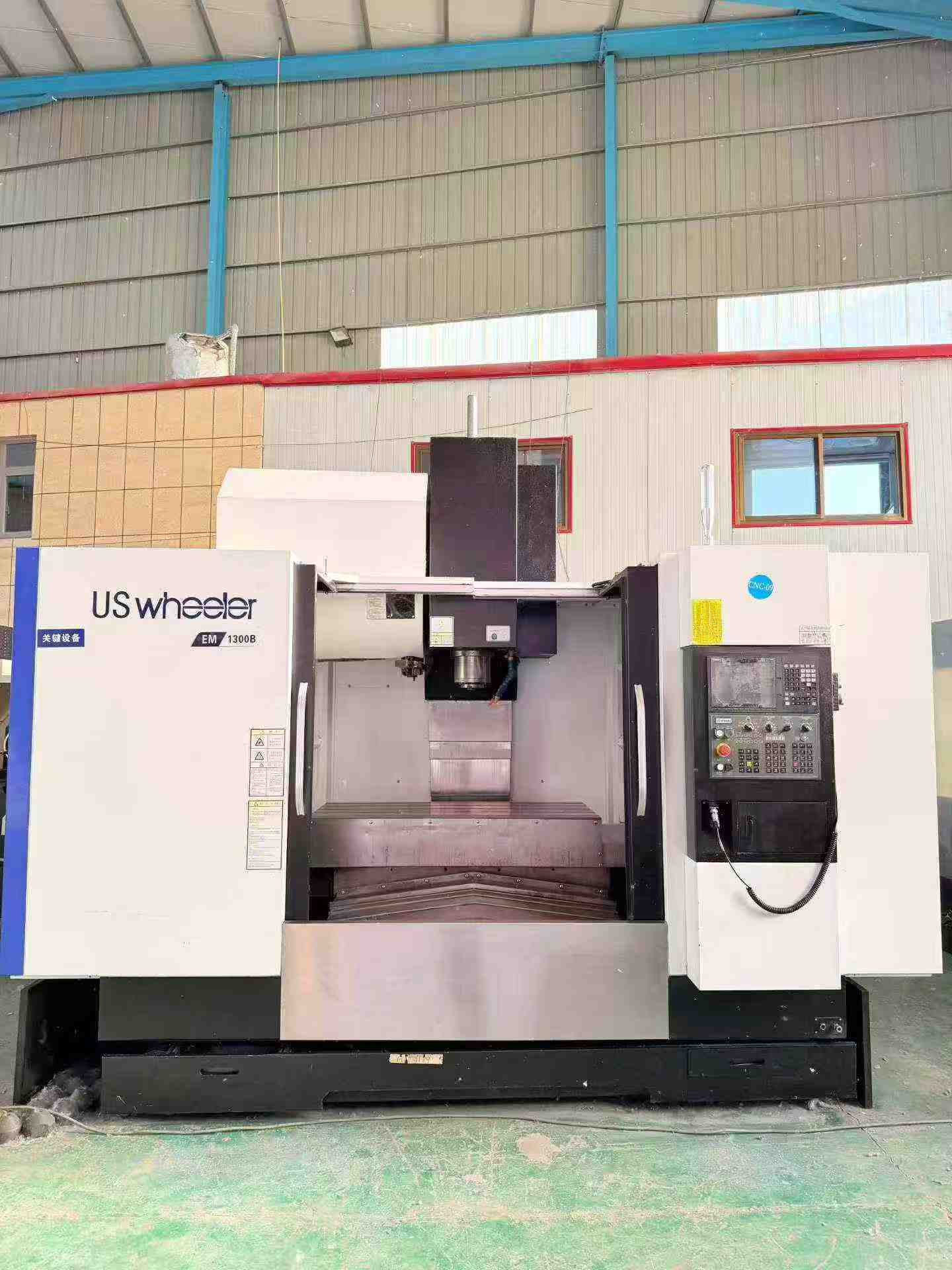 Used Hangzhou Huiler 1300 B Vertical Machining Center with Mitsubishi M 80 photo 3