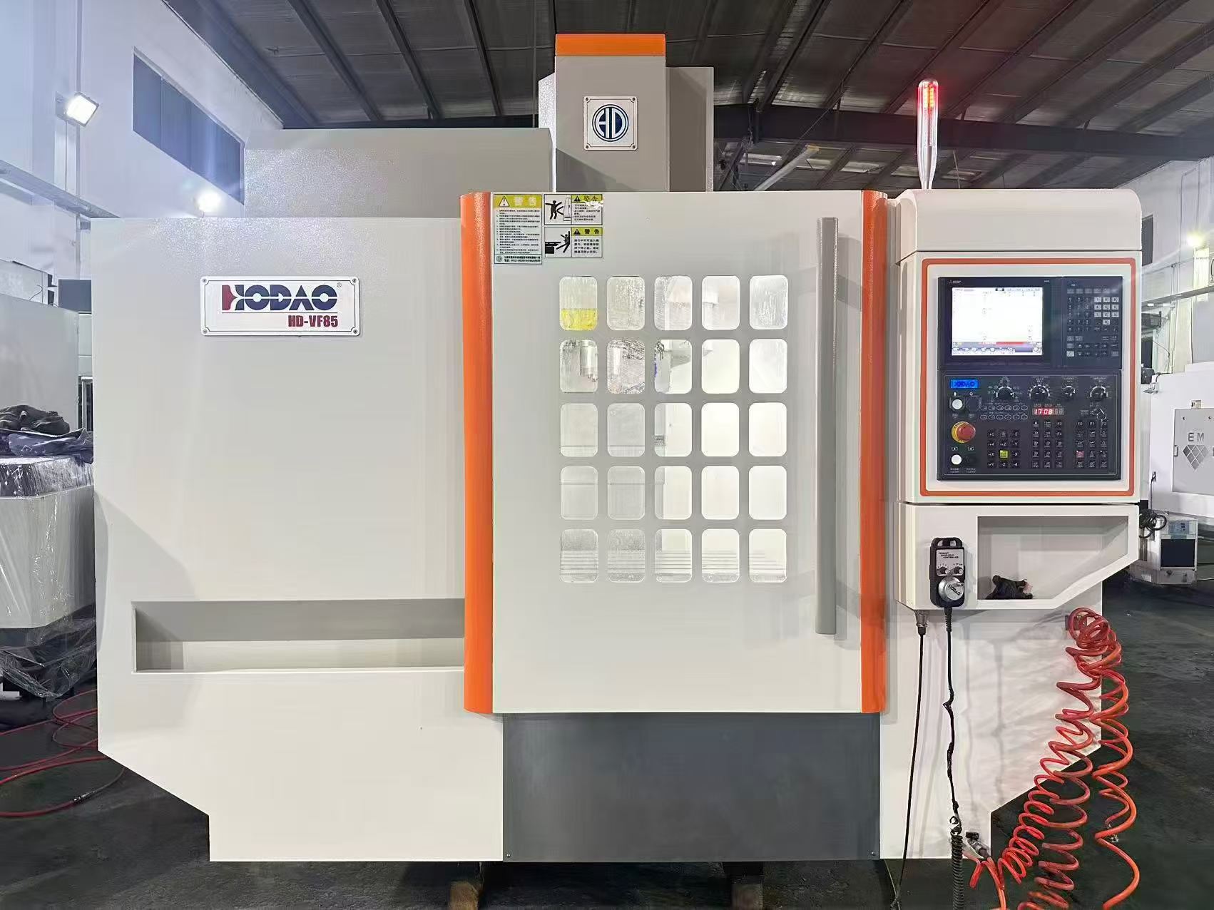 Used Houdao VF-855 Machining Center with Mitsubishi M 80 Control photo 1