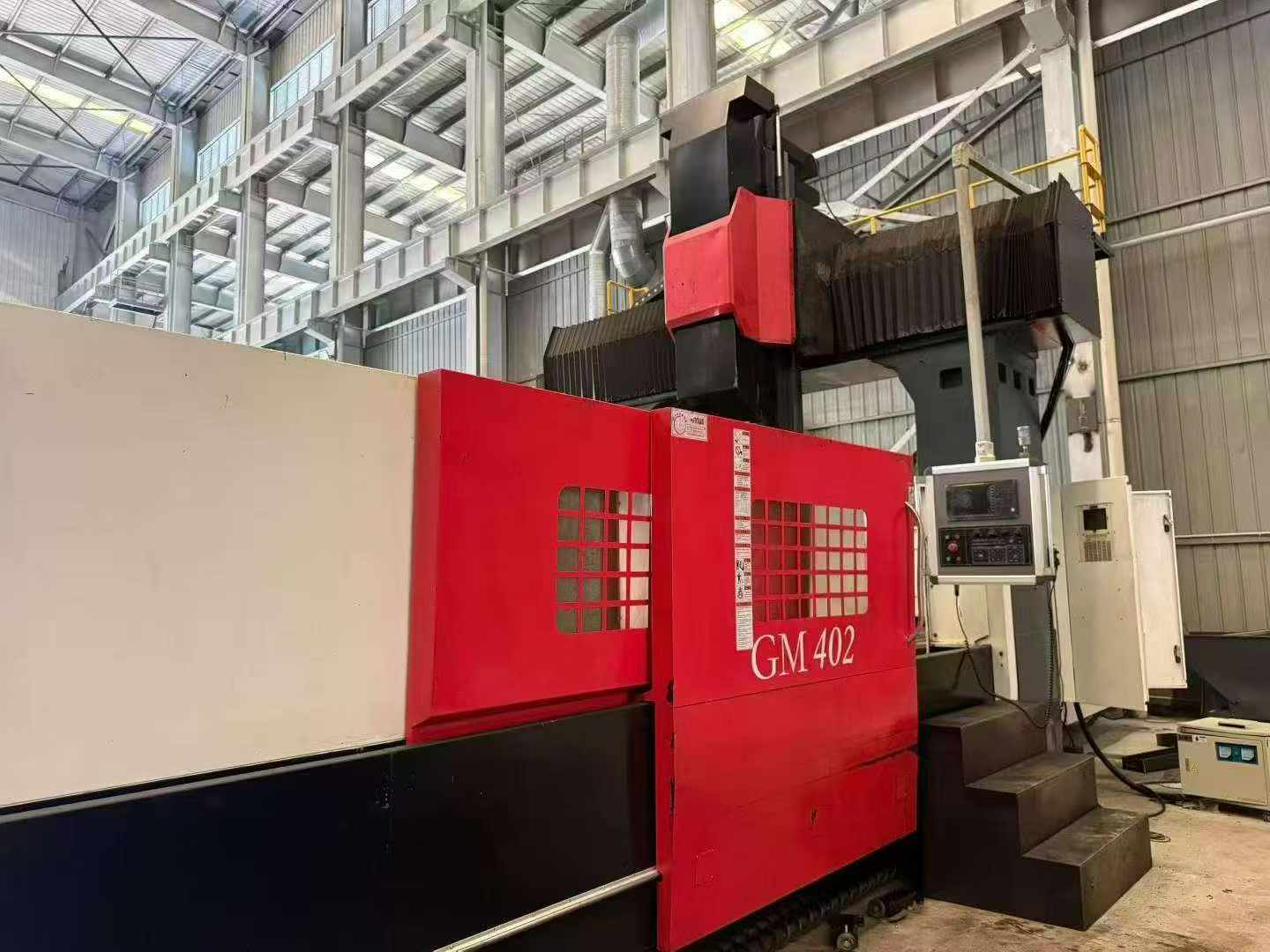 Used Jugao 4025 Gantry Milling Machine with Fanuc MF Control photo 2