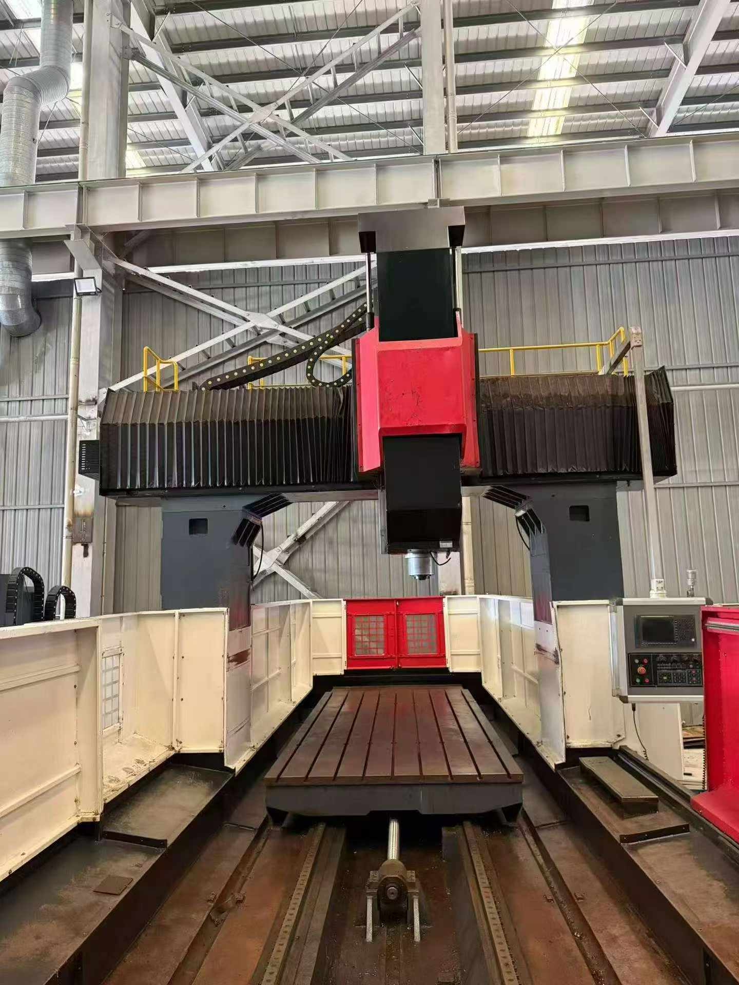 Used Jugao 4025 Gantry Milling Machine with Fanuc MF Control photo 3