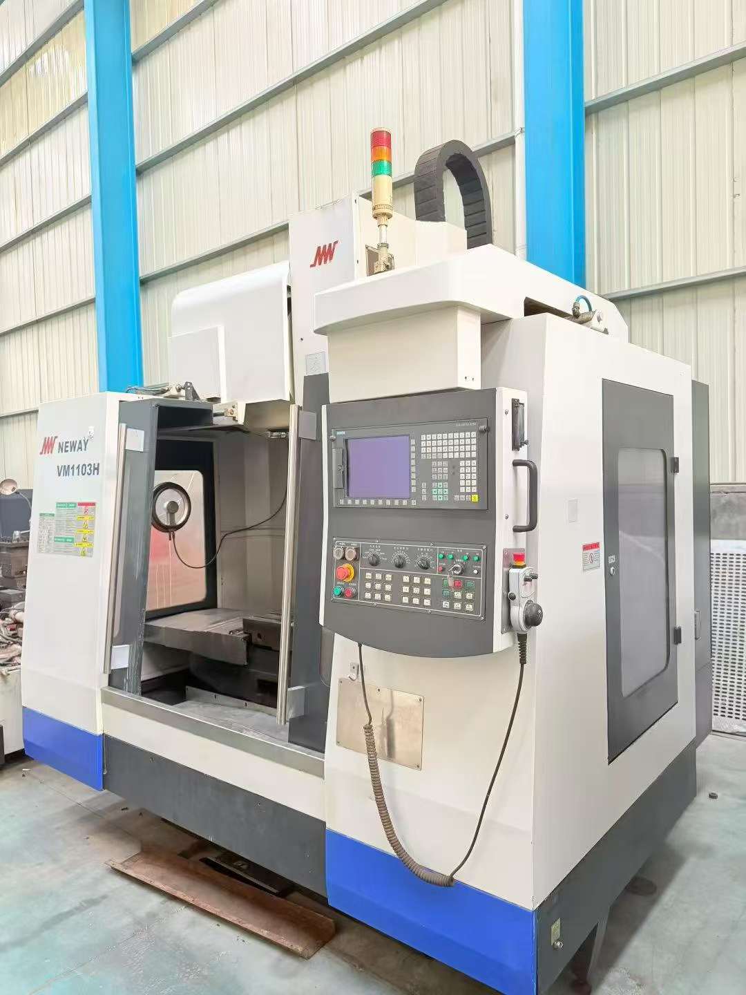 Used Neway 1103 H Machining Center with Siemens 828 Control photo 3