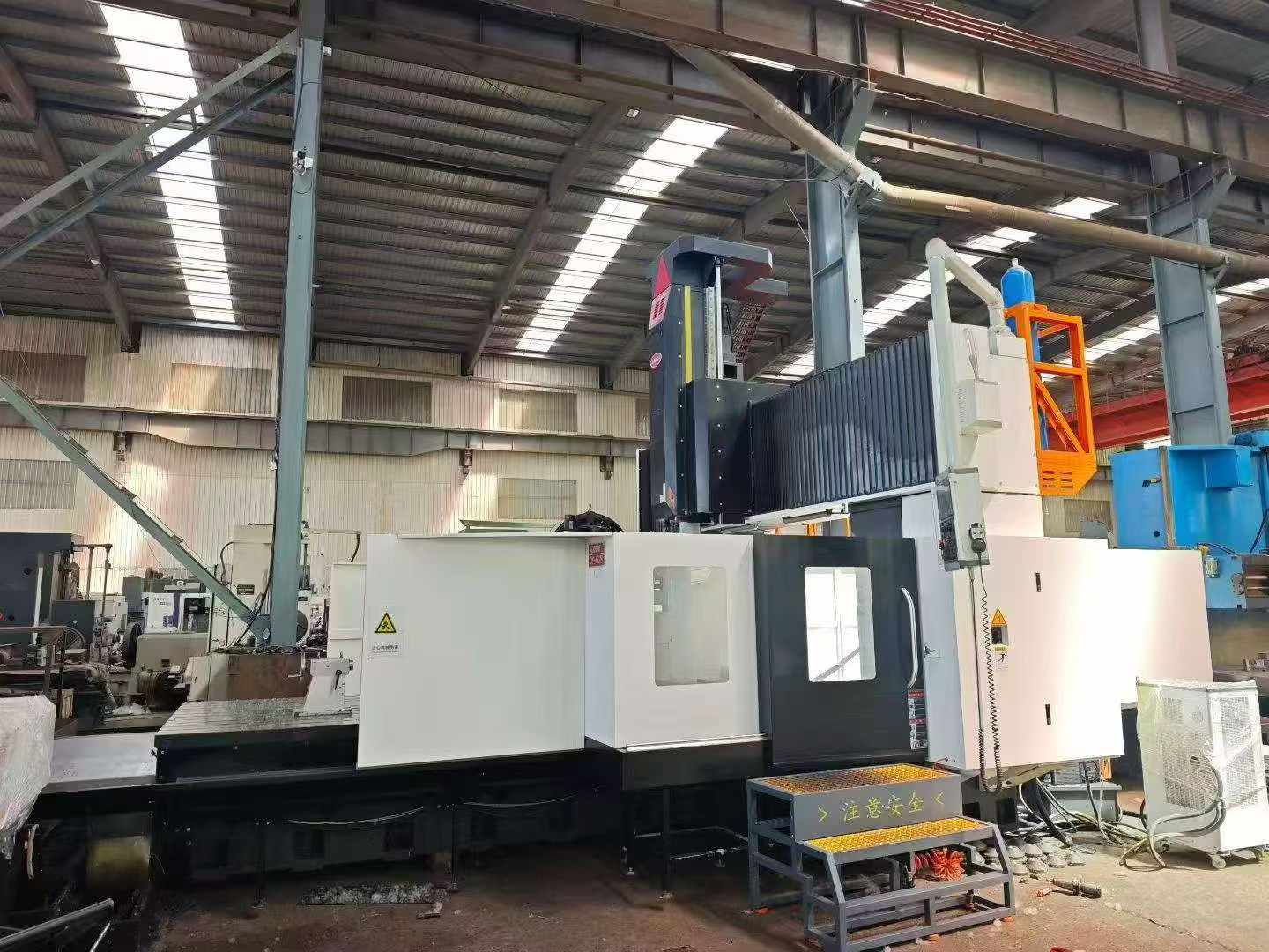 Used Qiaofeng LM-4228 CNC Gantry Machining Center photo 3