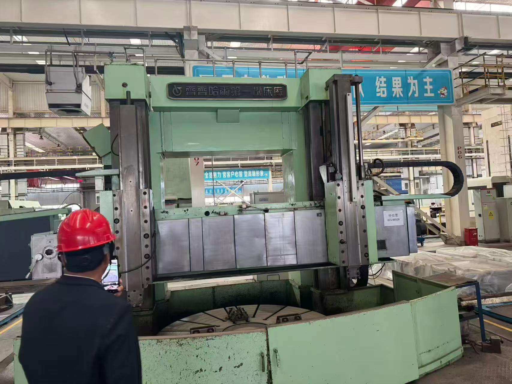 Used Qiqihar DVT 250 x 20/16 Vertical Lathe photo 2