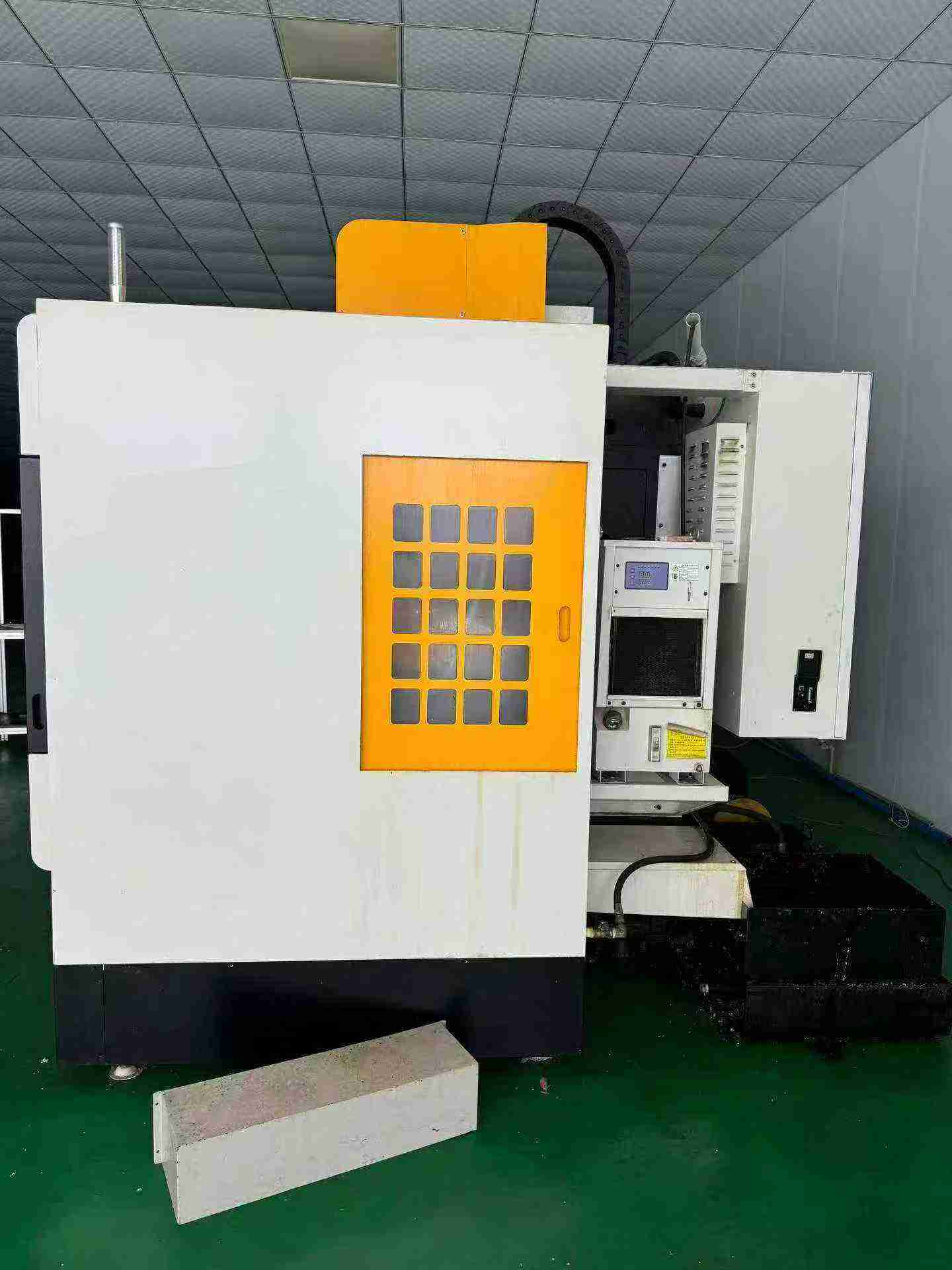 Used Runxing HS-850 HE Vertical Machining Center photo 4