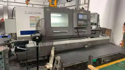 เครื่องกลึง CNC Shenyang Machine Tool CAK 50186 มือสอง