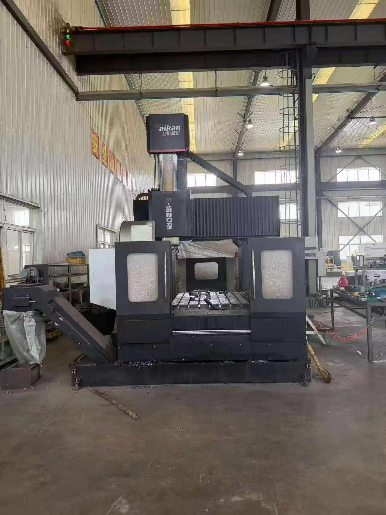 Used Taikan Gantry Machining Center, 2015, with Fanuc Control, Gear Head, Spindle Oil Cooler, Tool Magazine photo 2