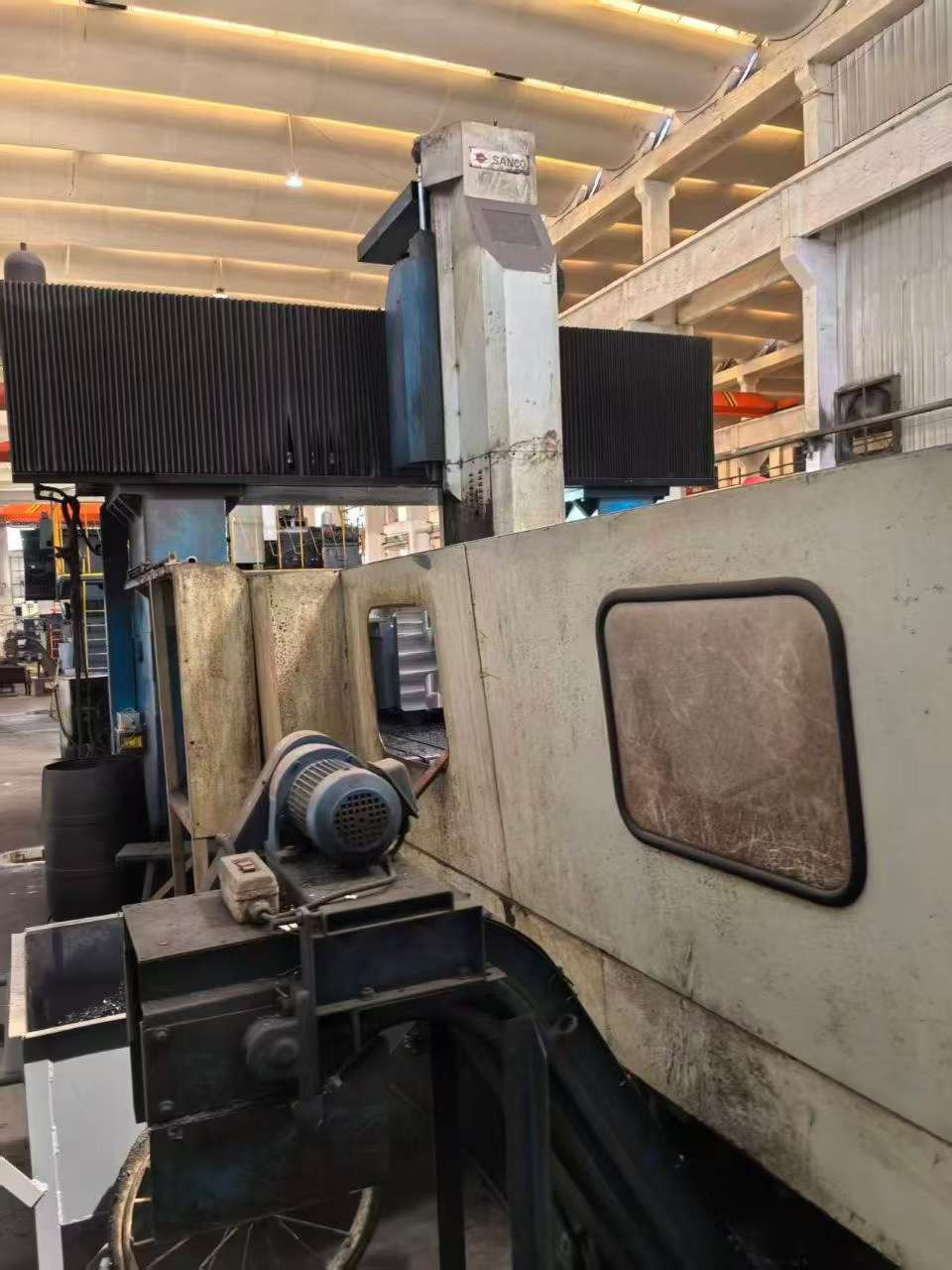 Used Taiwan Songying SDM-4225 Gantry Milling Machine with Fanuc MB Controller photo 2