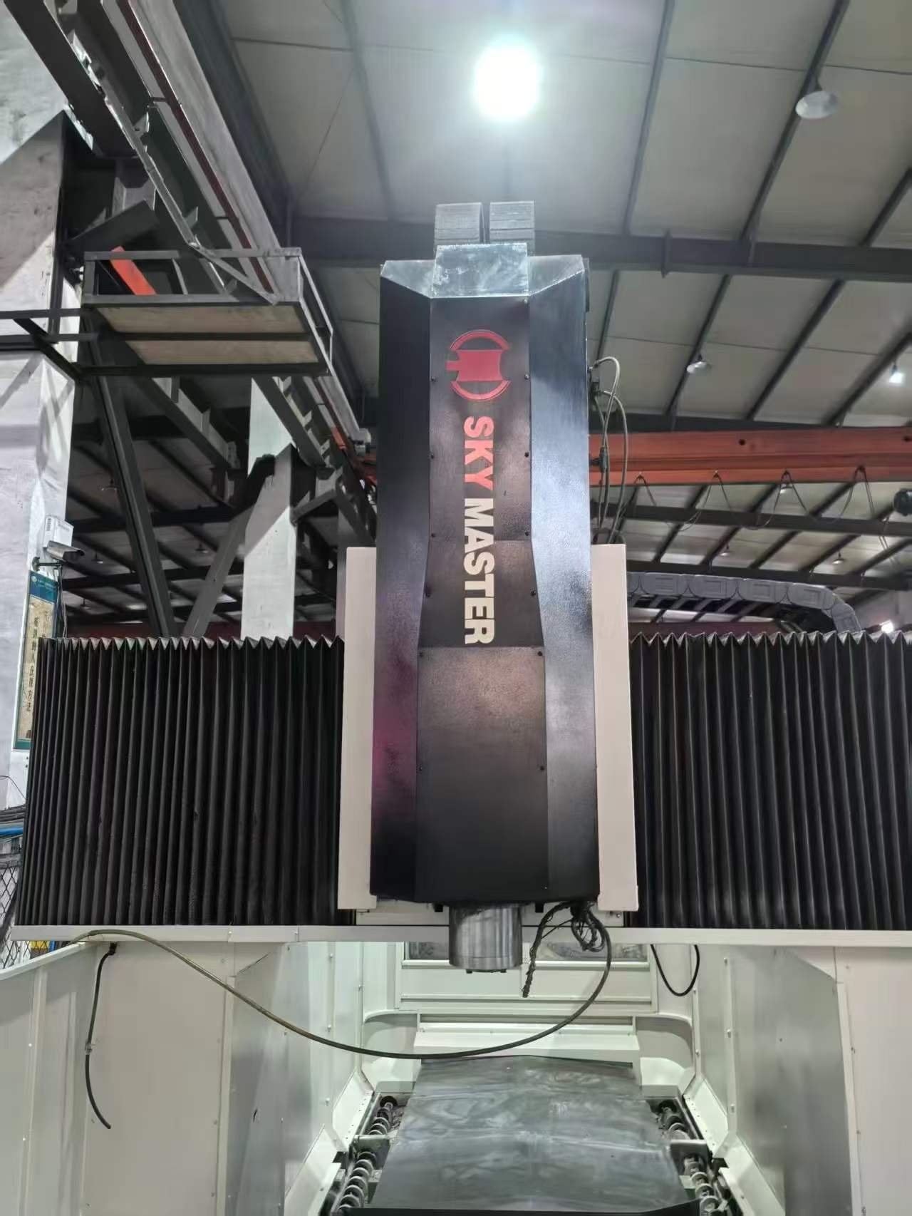 Used Tianrui Jinggong 2018 A CNC Gantry Milling Machine with Fanuc MD 1 Control photo 2