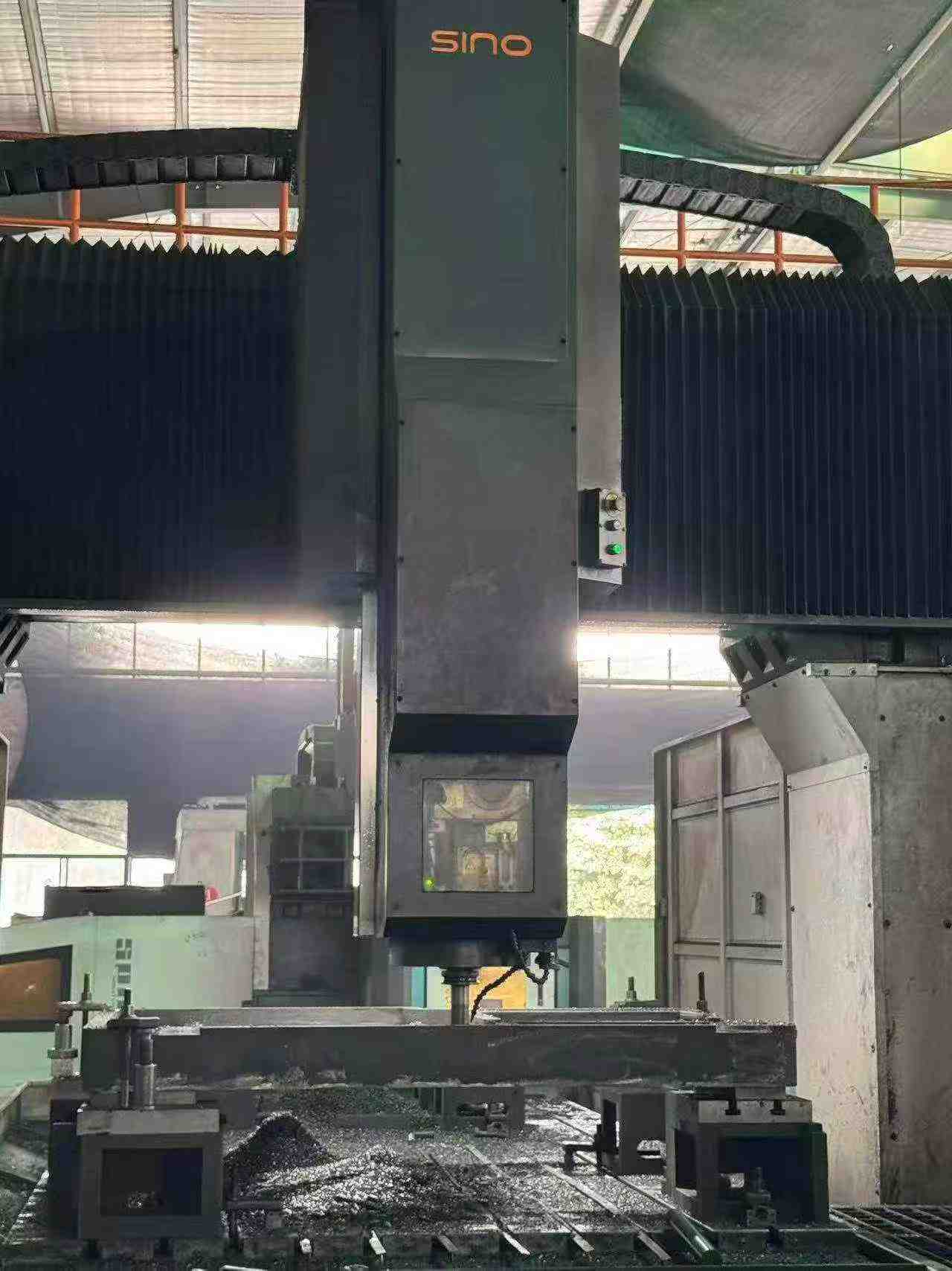 Used Xinnuo Precision SP 2640 Gantry Machining Center with Fanuc MFplus photo 2