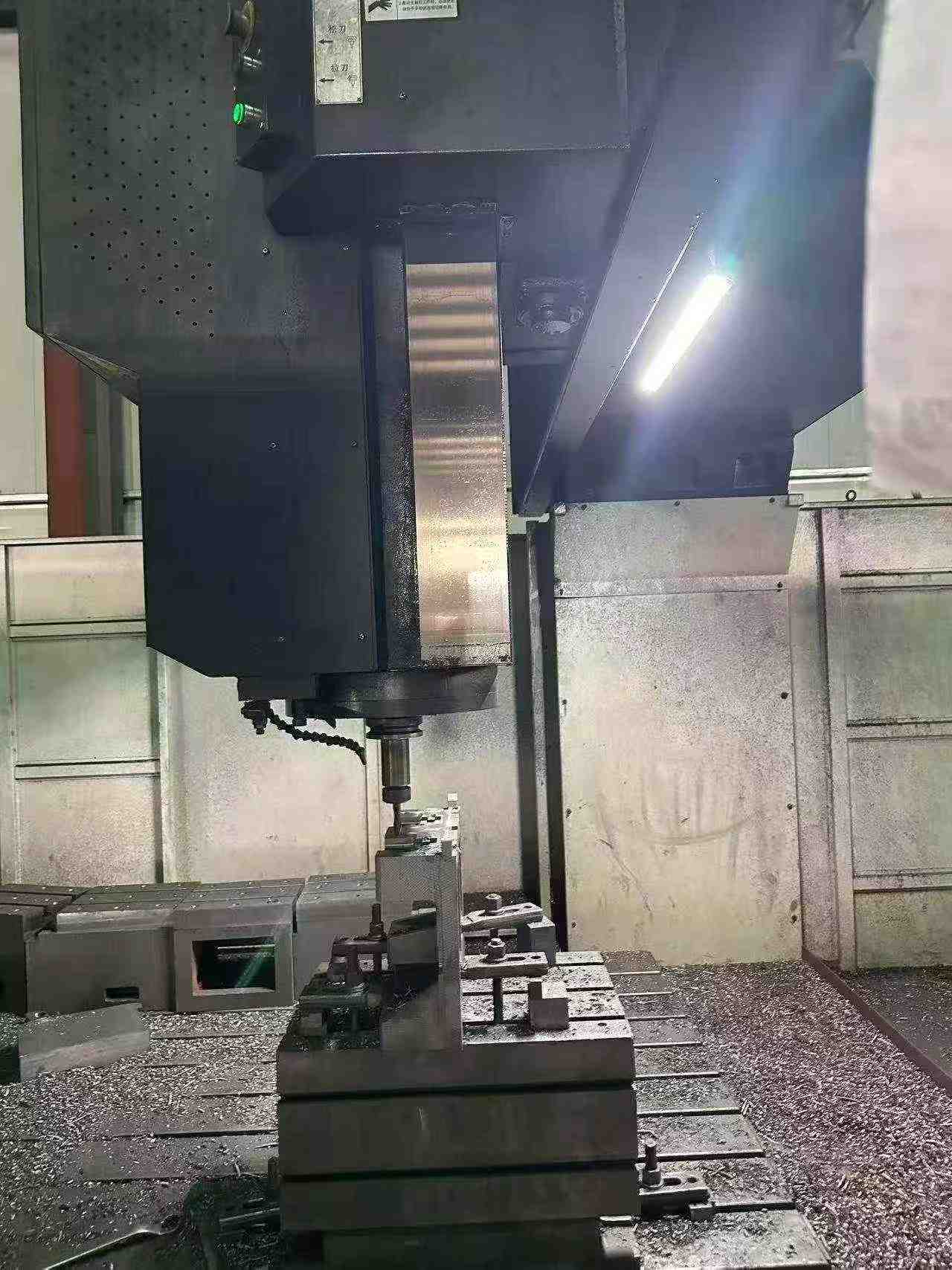 Used Xinnuo Precision SP 2640 Gantry Machining Center with Fanuc MFplus photo 3