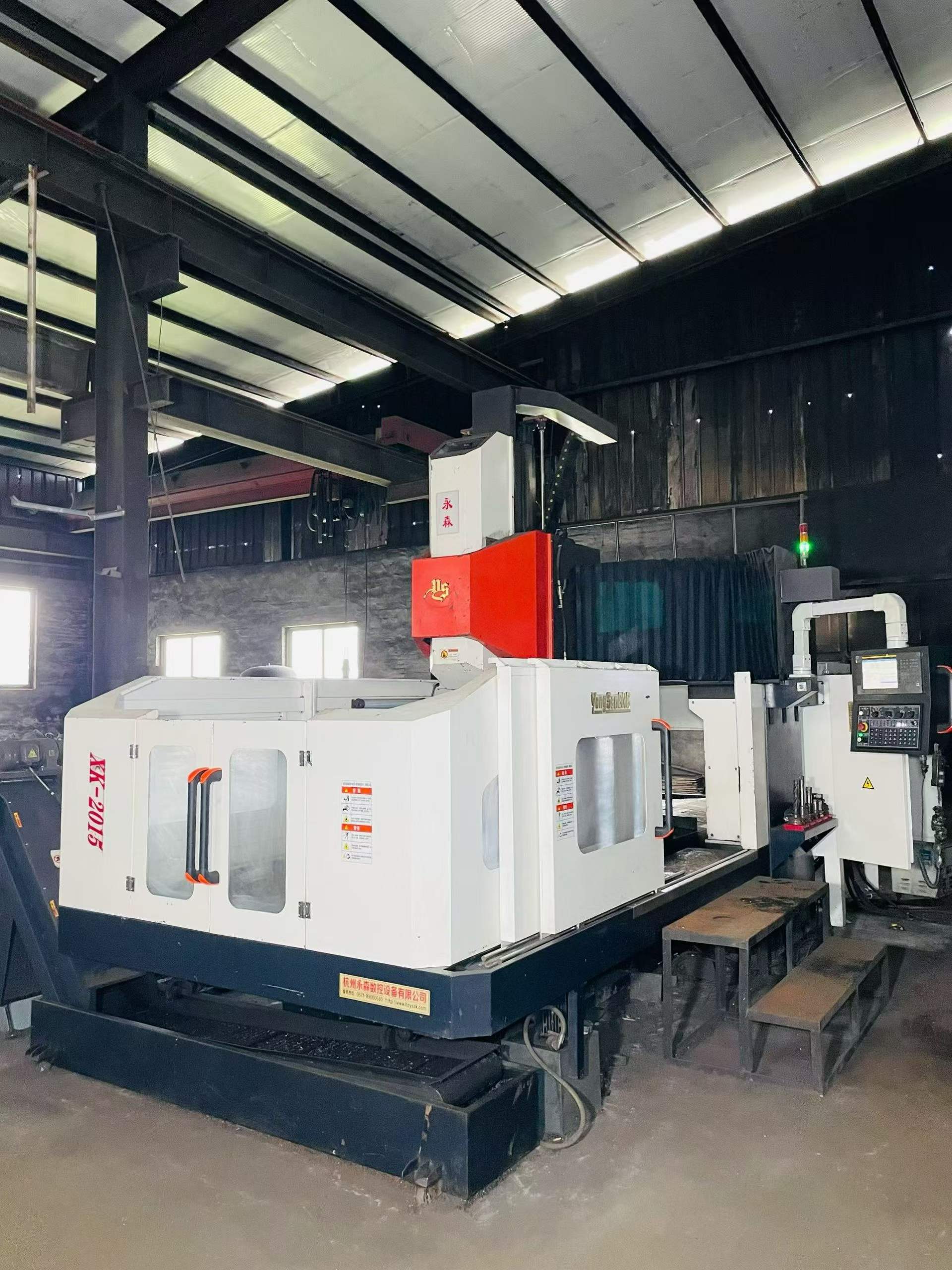 Used Yong Sen 2015 Gantry Machining Center with Fanuc MF Control, BT50 Spindle photo 2