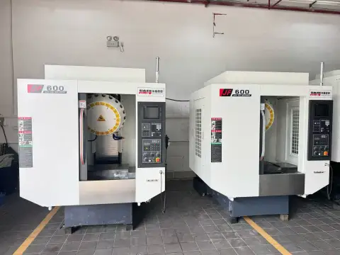 Jiafu T 600 Pusat Pemesinan Vertikal - Hampir Baru - Dua Unit Tersedia