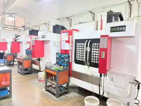 4 Centros de mecanizado vertical GUGAO 850 usados con Mitsubishi M 80