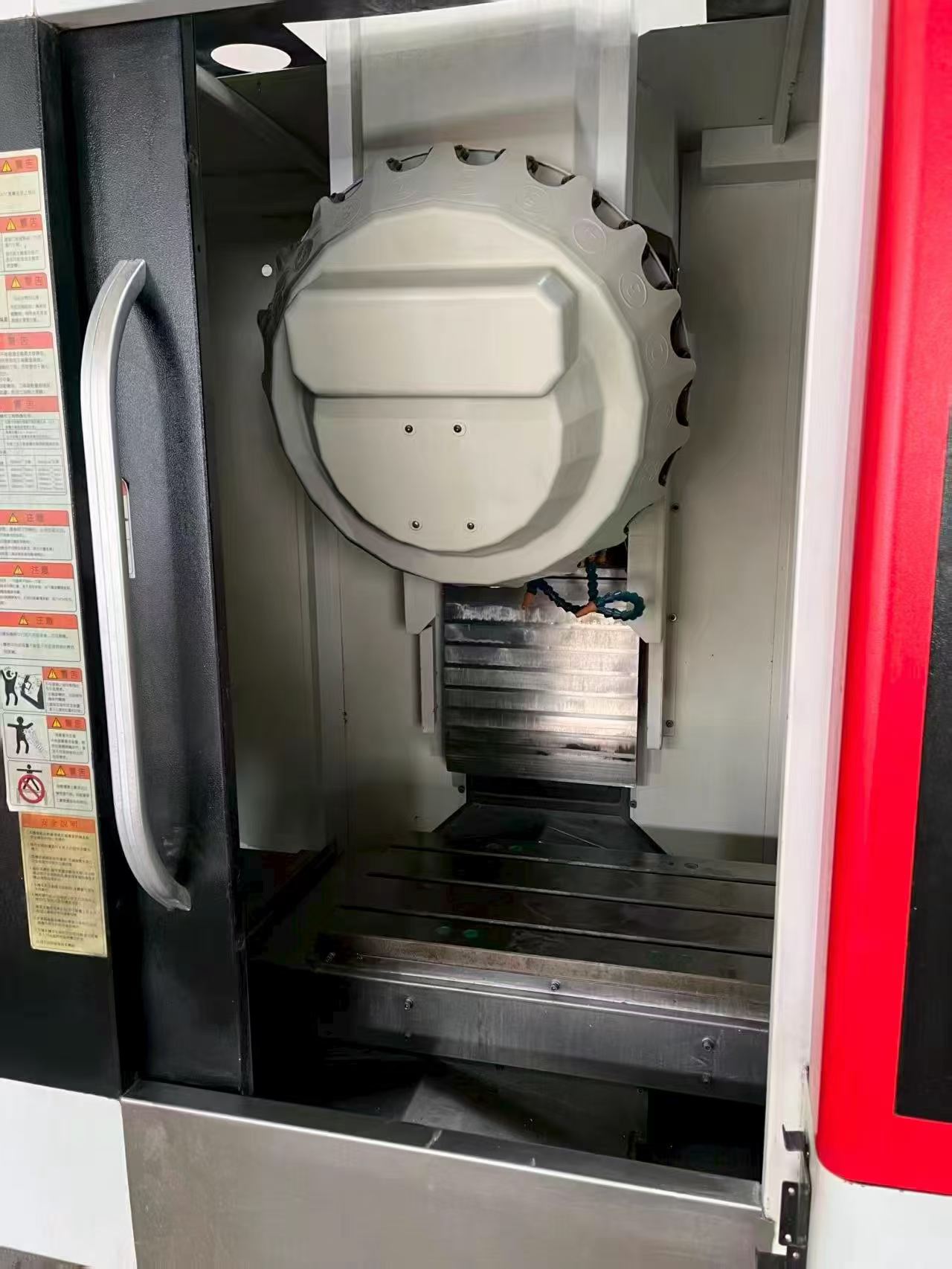 Used Jugao T 640 Drilling and Tapping Center photo 5