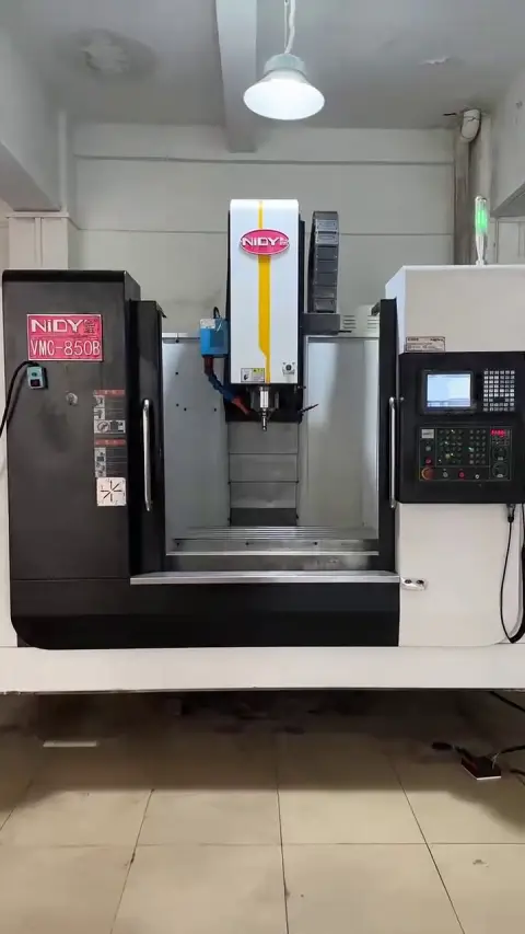 Centro de mecanizado para moldes 850 de tres ejes con guías de caja, usado, con Mitsubishi M 70 A