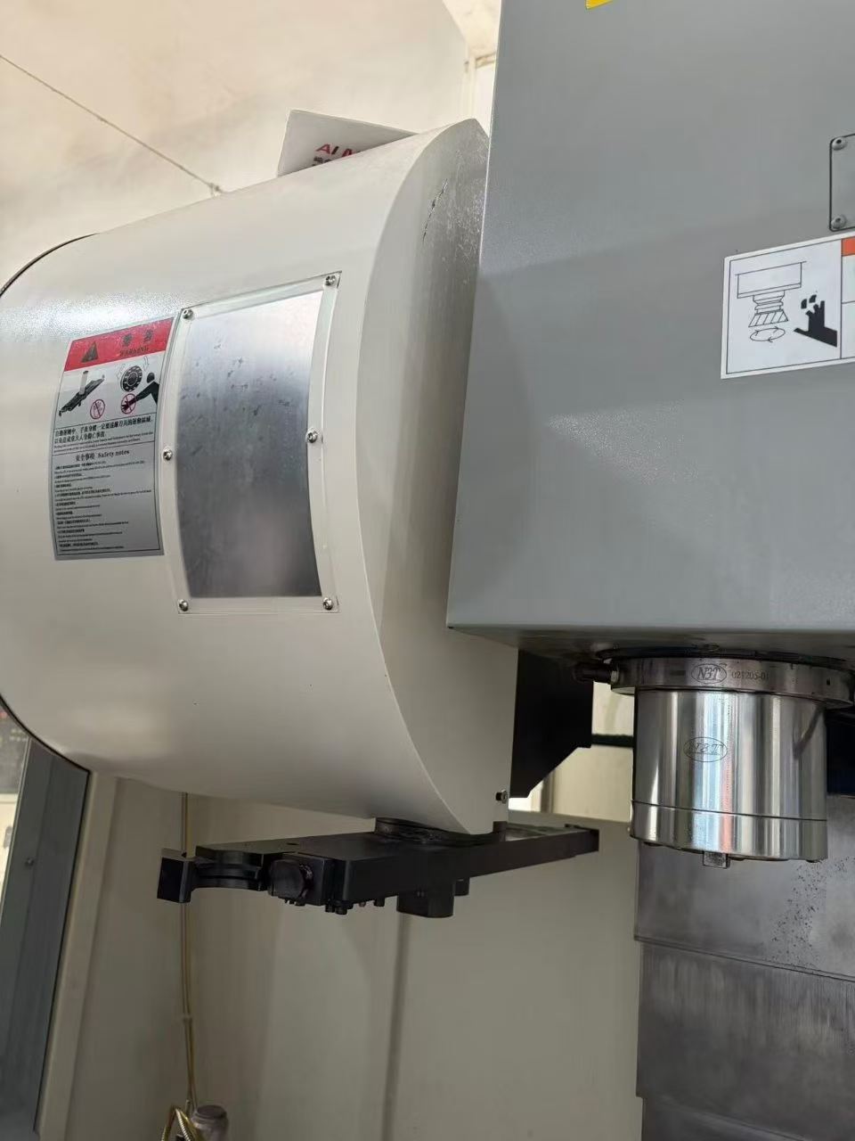Used Xinquan 650 Vertical Machining Center with Mitsubishi M 70 A photo 3