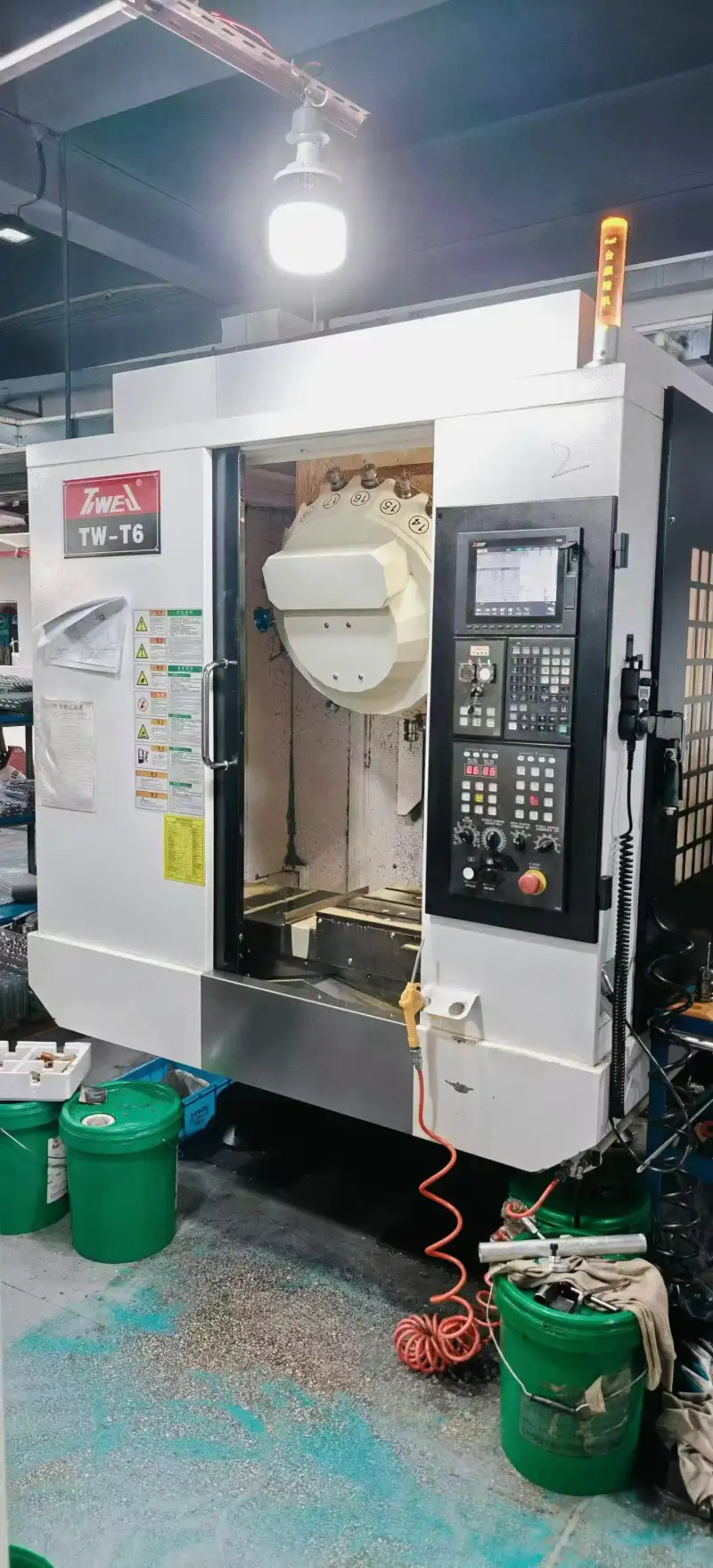 Taiwei T 6 Drilling and Tapping Center with Mitsubishi M 80 Control photo 1