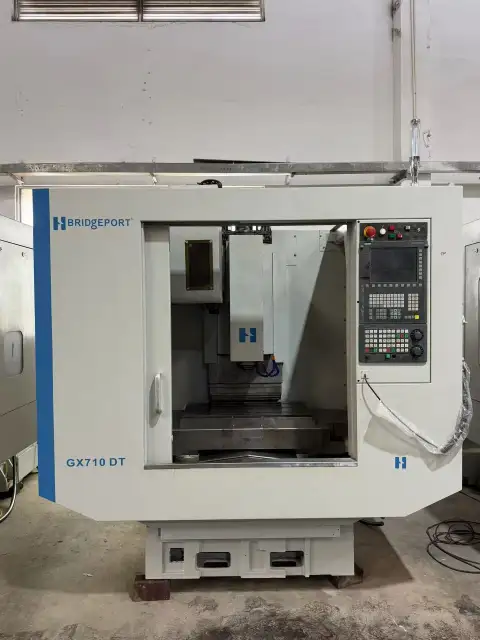 Centro de mecanizado vertical Hardinge 710 usado con Siemens 828 D