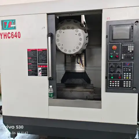 Drilling and Tapping Center Huaya 640 Bekas dengan Mitsubishi M80