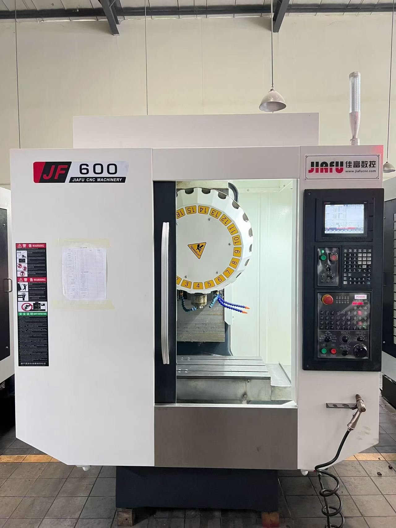 ศูนย์เจาะและต๊าปเกลียว CNC Jiafu T 6 มือสอง พร้อม Mitsubishi M 80