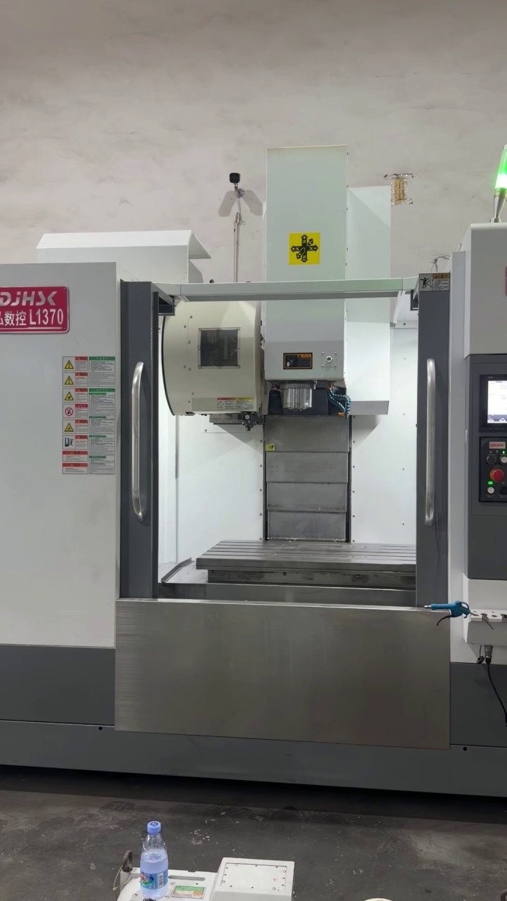 Used Jiehong V-1370 Vertical Machining Center with Mitsubishi M 80 video thumbnail