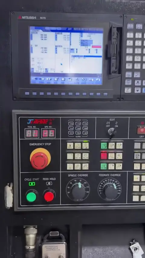 Centro de mecanizado vertical Qiaofeng 850 L usado con Mitsubishi M70