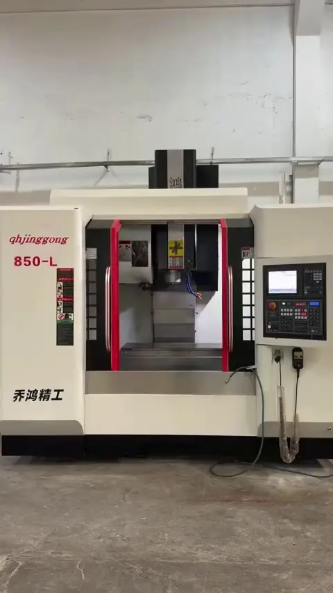 Centro de mecanizado vertical Qiaohong 850 L de segunda mano con Mitsubishi M80