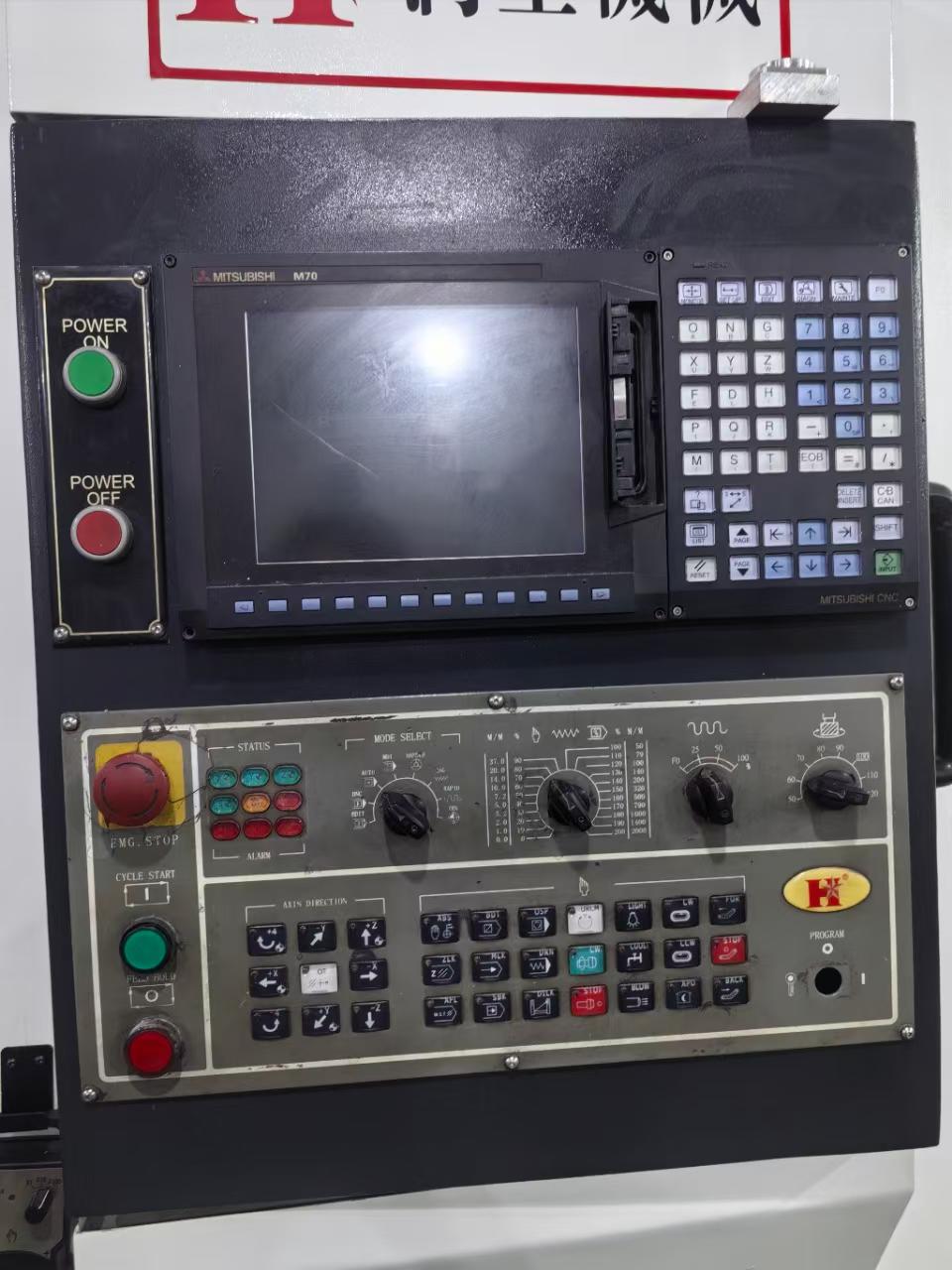 Used Runstar 850 L Vertical Machining Center photo 2