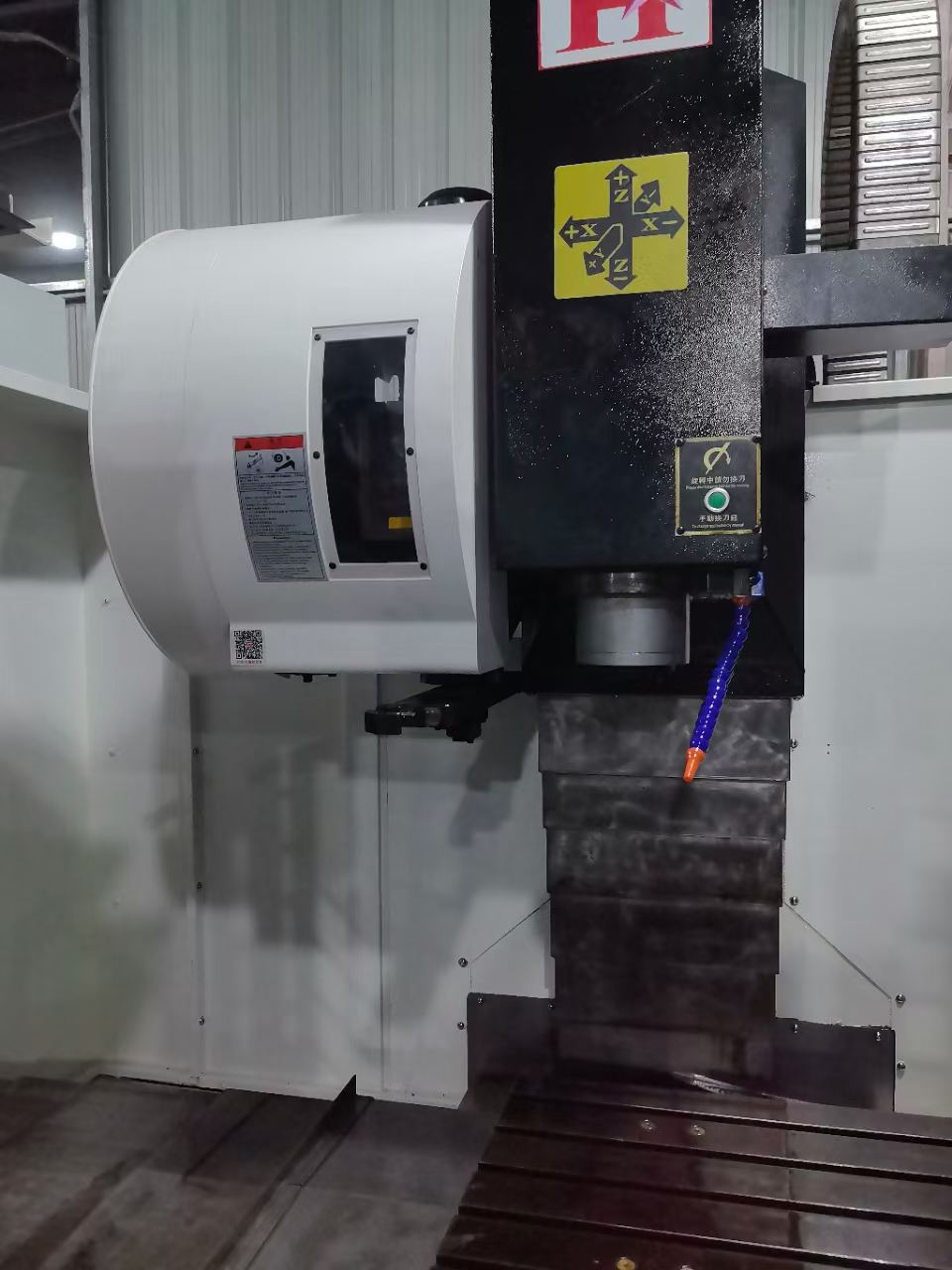 Used Runstar 850 L Vertical Machining Center photo 3