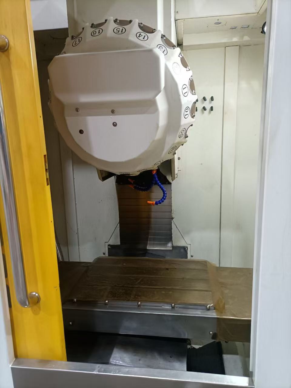 Used Runxing T 5 Drilling and Tapping Center with Fanuc MF Control photo 3