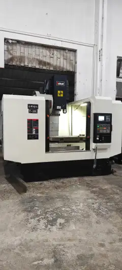 Used Taichung 1060 Vertical Machining Center with Mitsubishi M 70 A photo 1