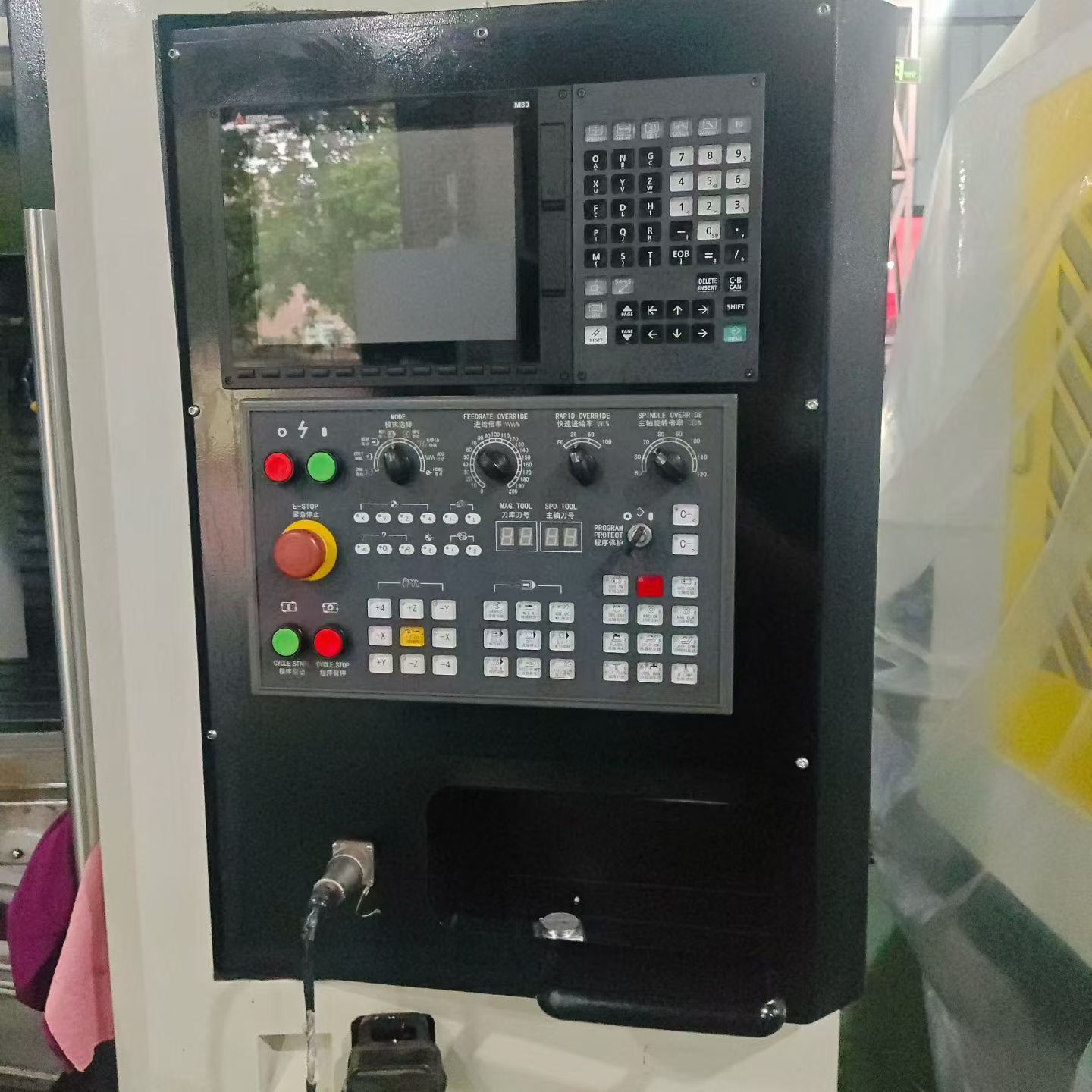 Used Taiqiao V 8 Machining Center with Mitsubishi M 80 Control photo 2