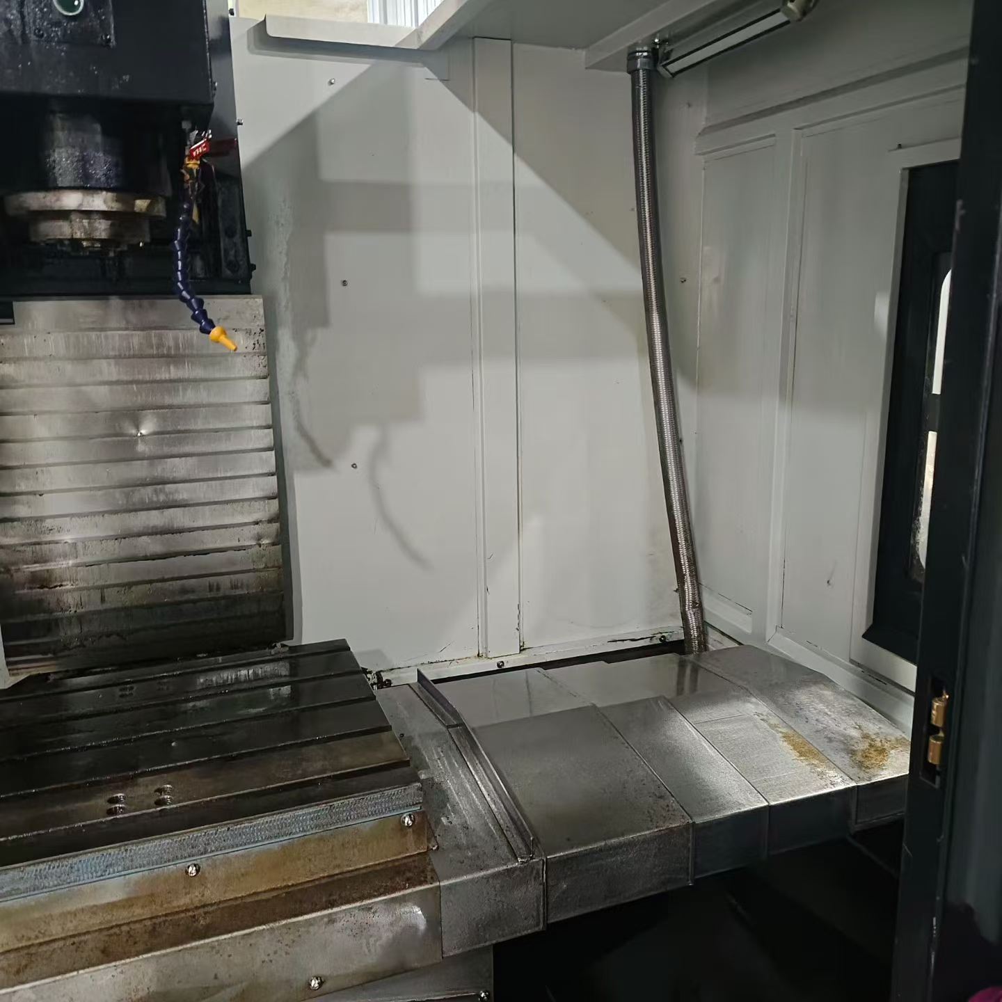 Used Taiqiao V 8 Machining Center with Mitsubishi M 80 Control photo 3