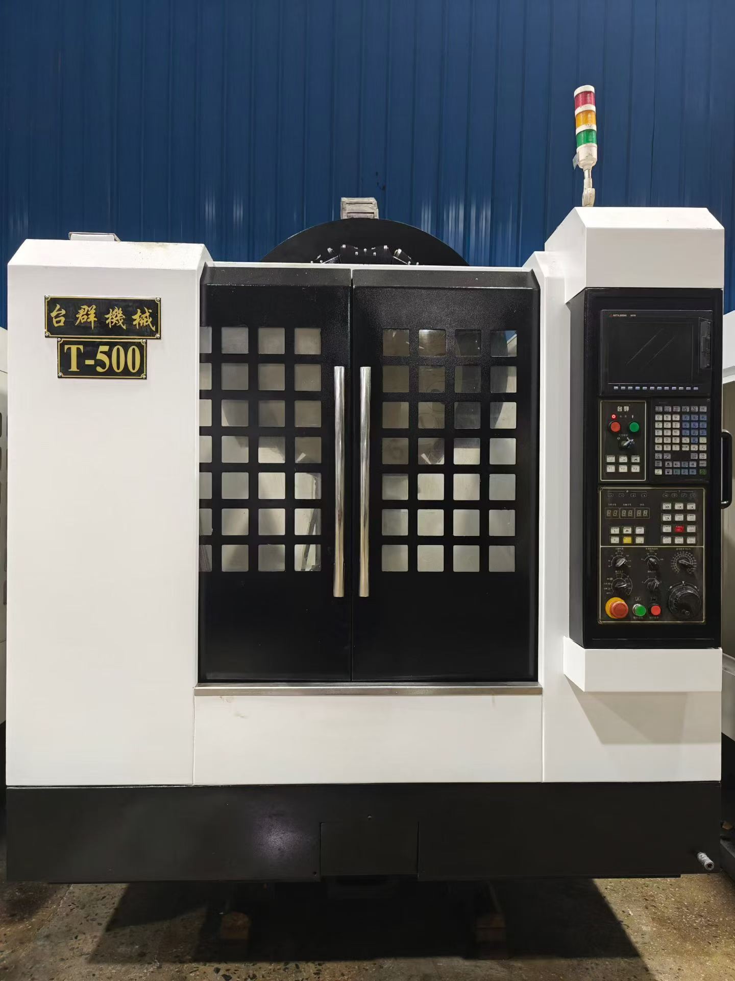 Used Taiqun T 500 Machining Center with Mitsubishi M 70 Control photo 2
